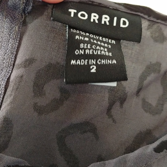 Torrid Top Rag Hem Back Zipper Leopard Print - Picture 3 of 4
